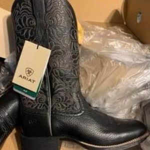Black Ariat Boots size 10 new with tags in box.